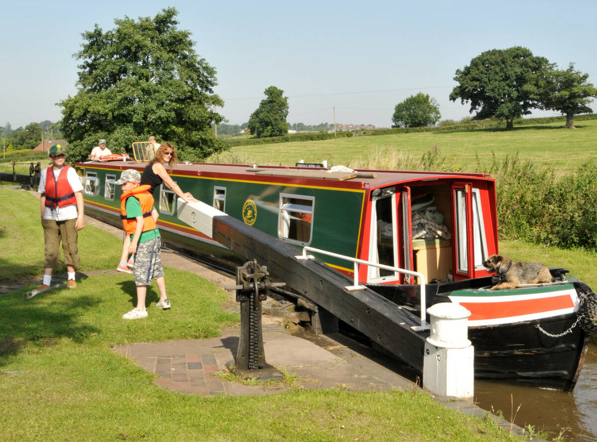 canal boat trip cheshire